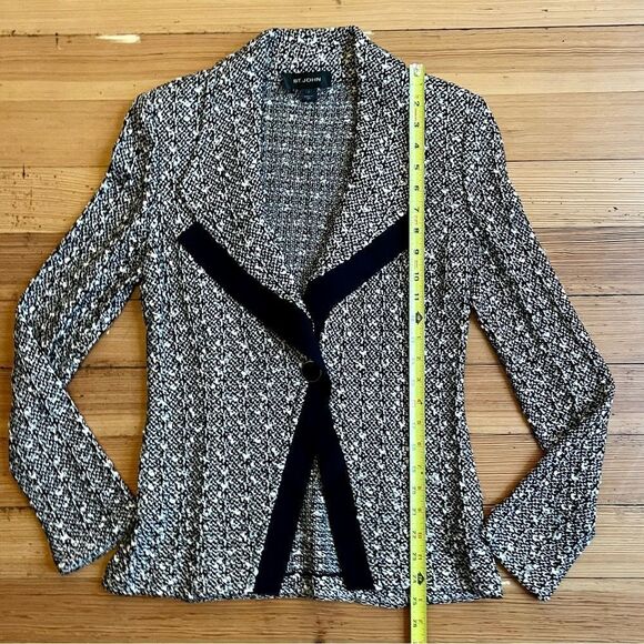 St. John rayon wool textured blend knit blazer. Size 4. - Picture 10 of 13